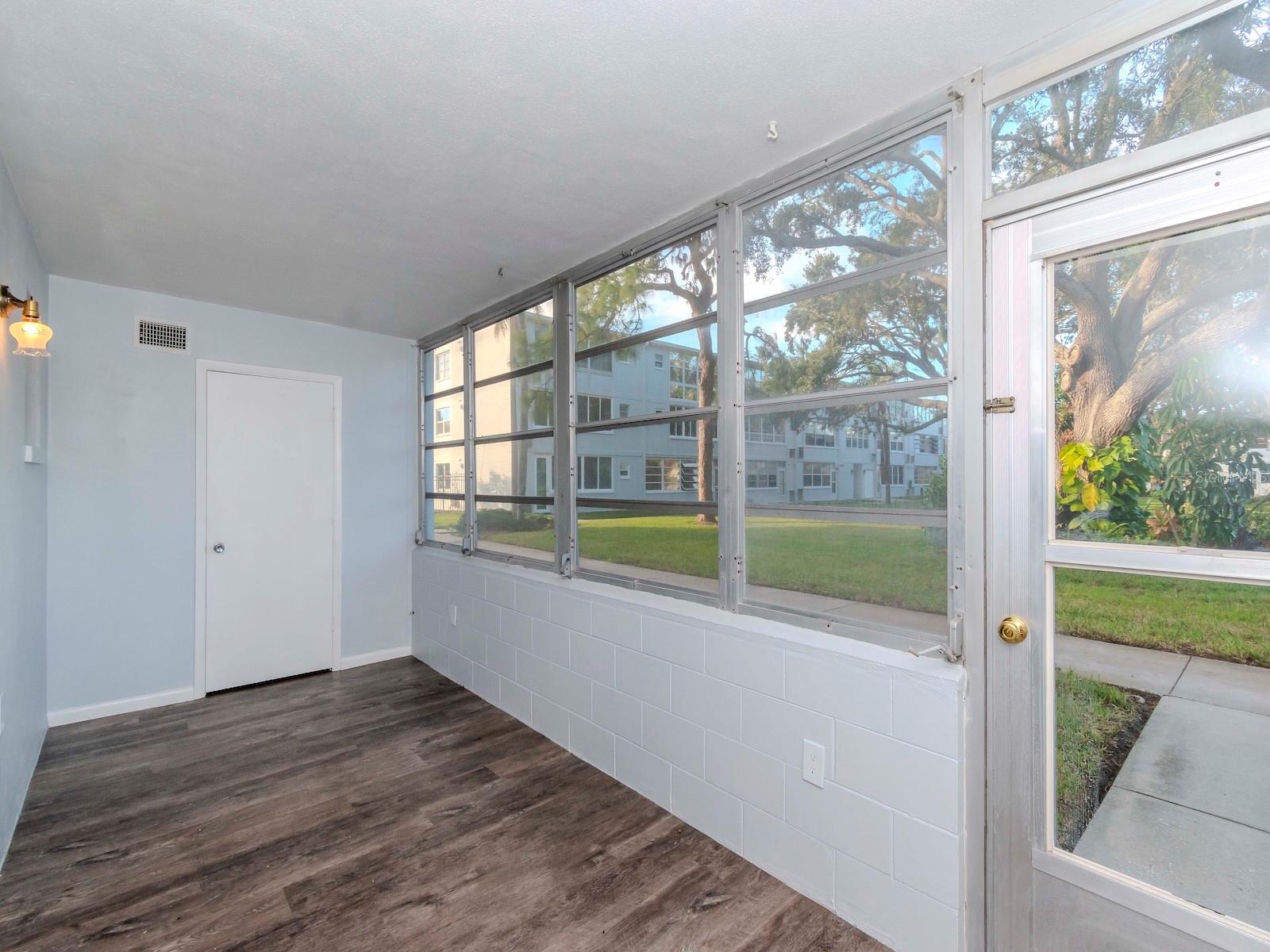 1001 77TH AVE N #104, ST PETERSBURG, FL, 33702