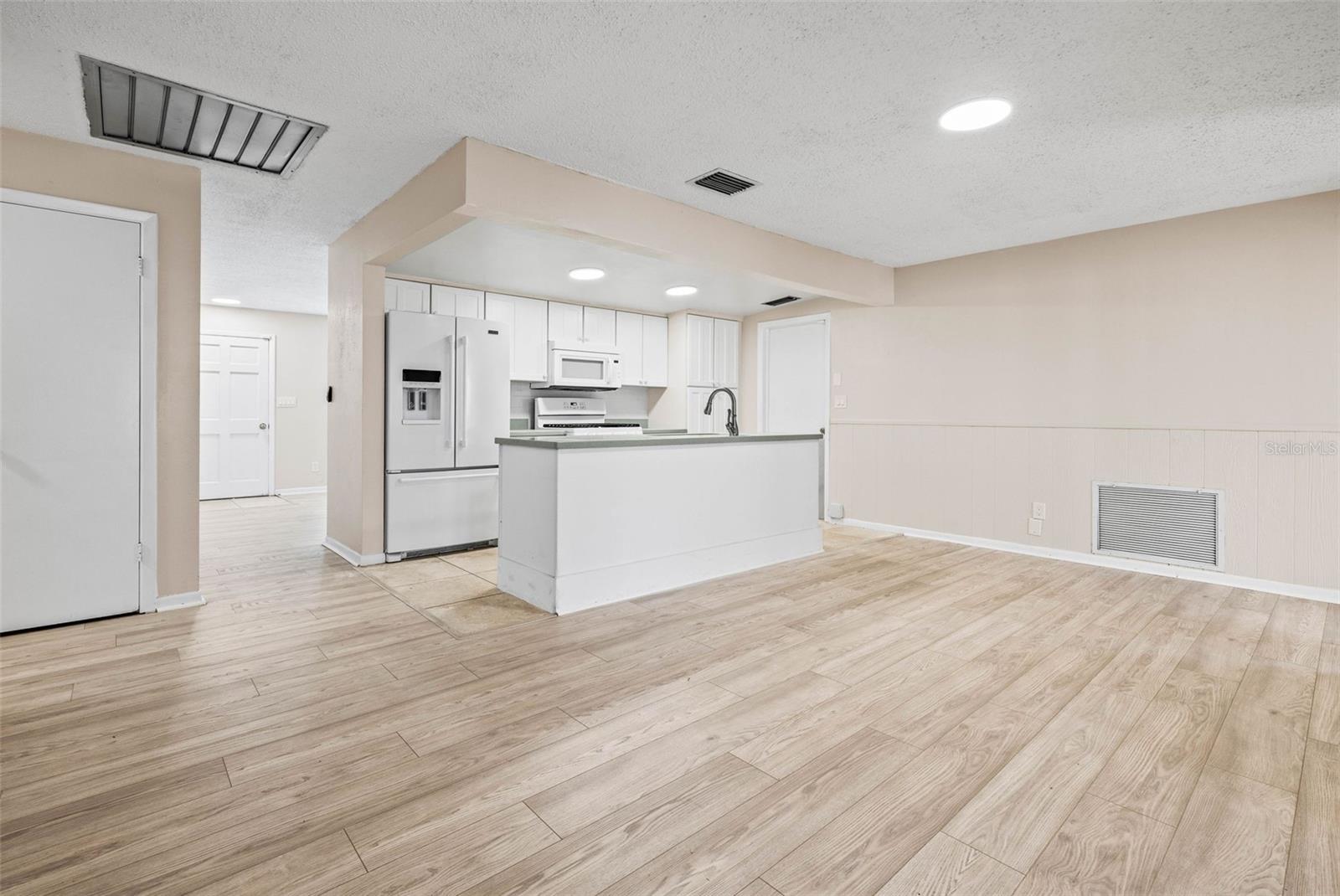 8290 122ND ST, SEMINOLE, FL, 33772