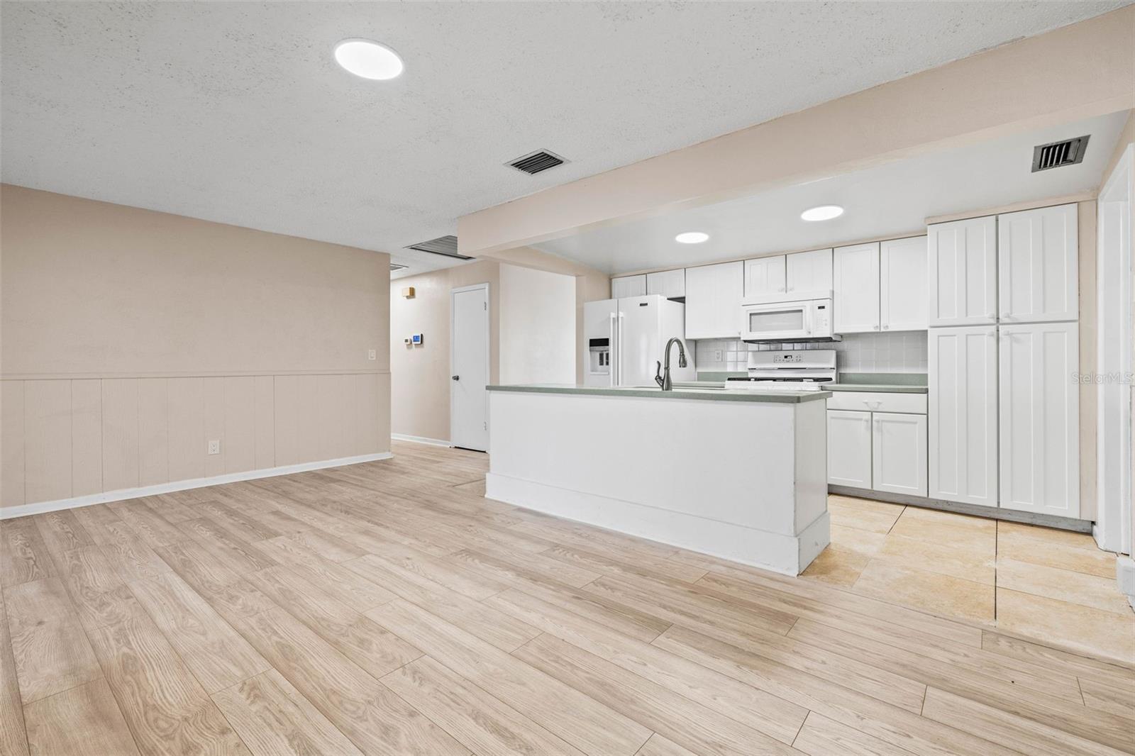 8290 122ND ST, SEMINOLE, FL, 33772