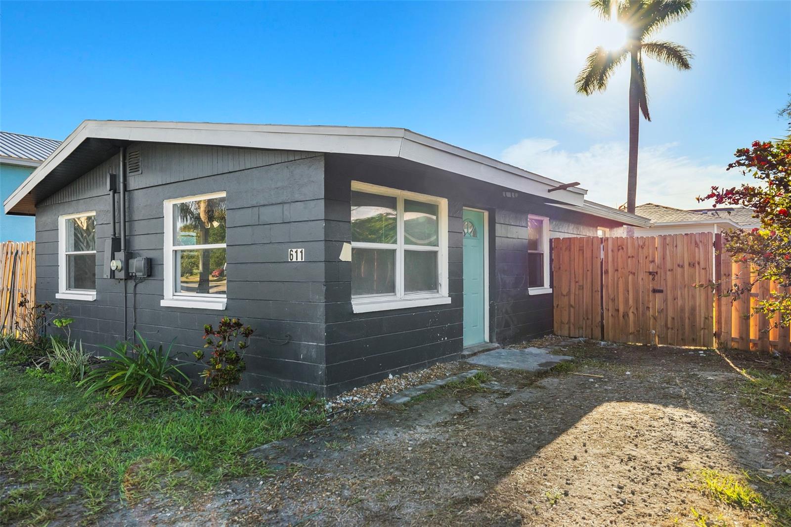 611 E VIRGINIA AVE, PUNTA GORDA, FL, 33950