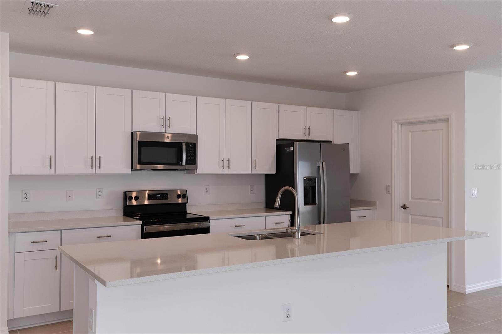 2010 BABBLING BROOK BLVD, AUBURNDALE, FL, 33823