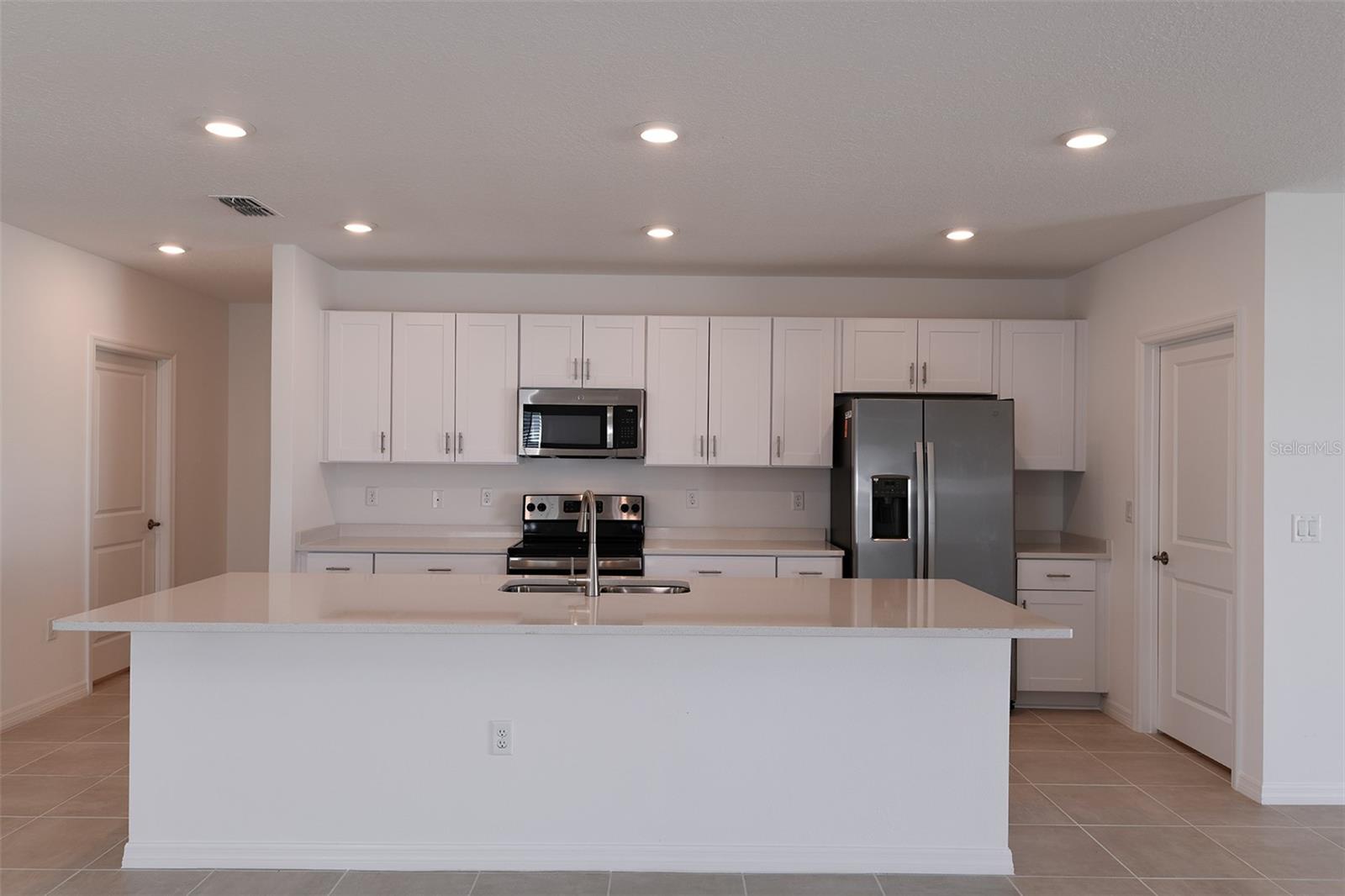2010 BABBLING BROOK BLVD, AUBURNDALE, FL, 33823