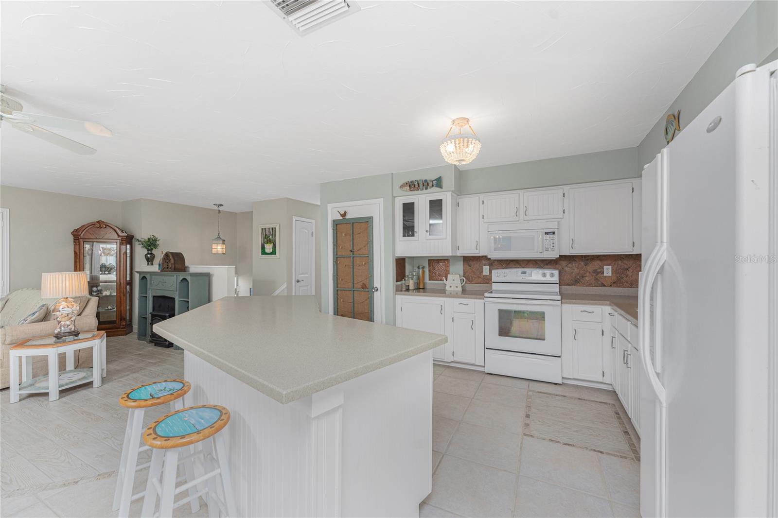 621 STURGEON PL, PUNTA GORDA, FL, 33950