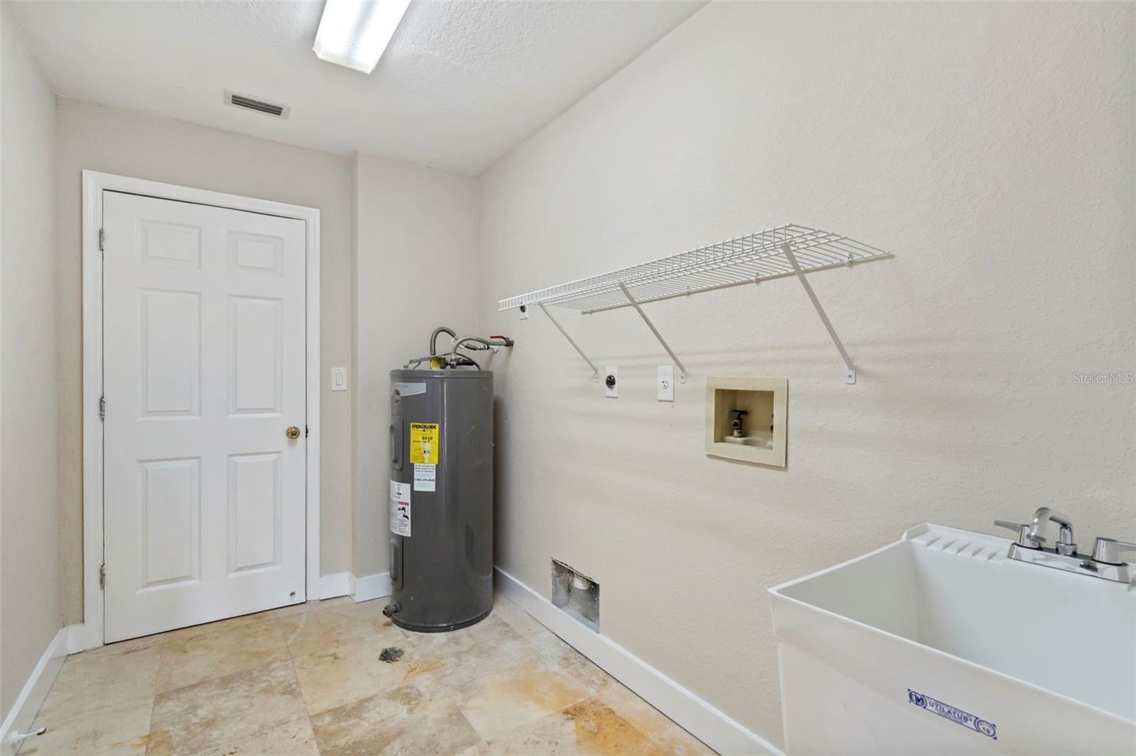 15554 MCCOMB CIR, PORT CHARLOTTE, FL, 33981