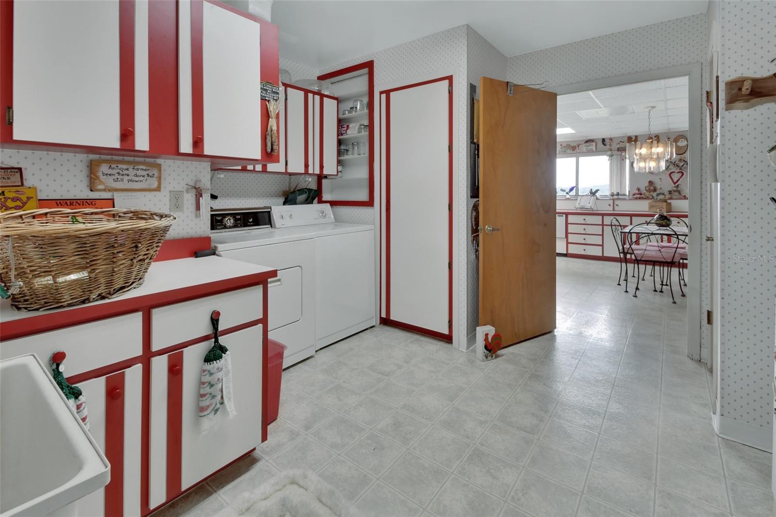 180 ROBINSON LN, SEVILLE, FL, 32190