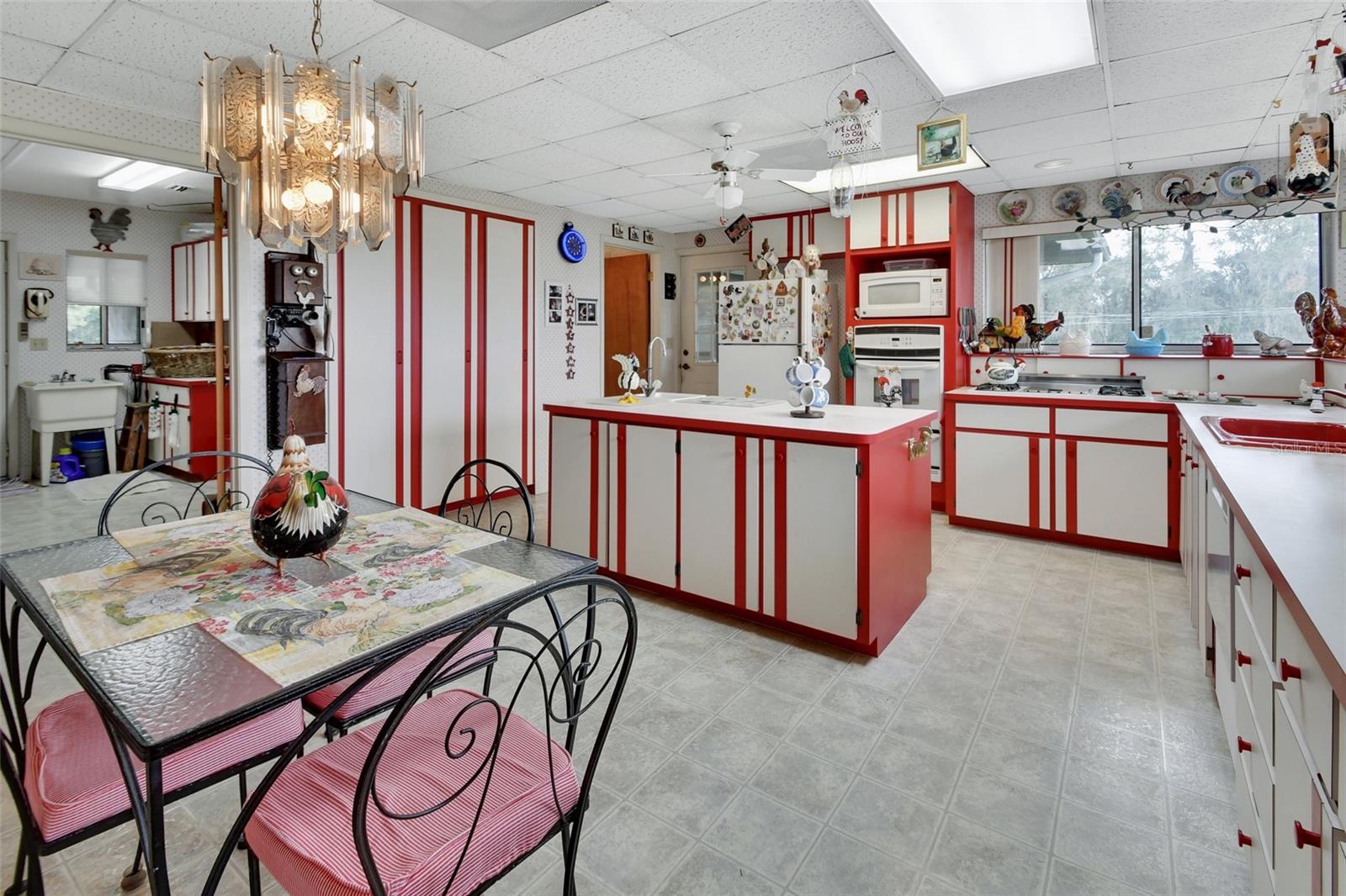 180 ROBINSON LN, SEVILLE, FL, 32190