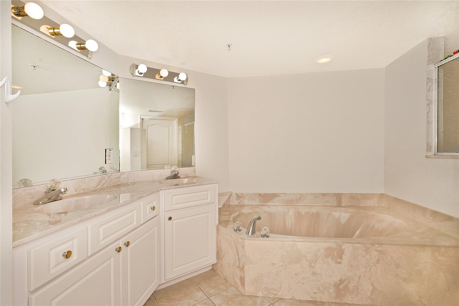 8922 LAGUNA LN #201, CAPE CANAVERAL, FL, 32920