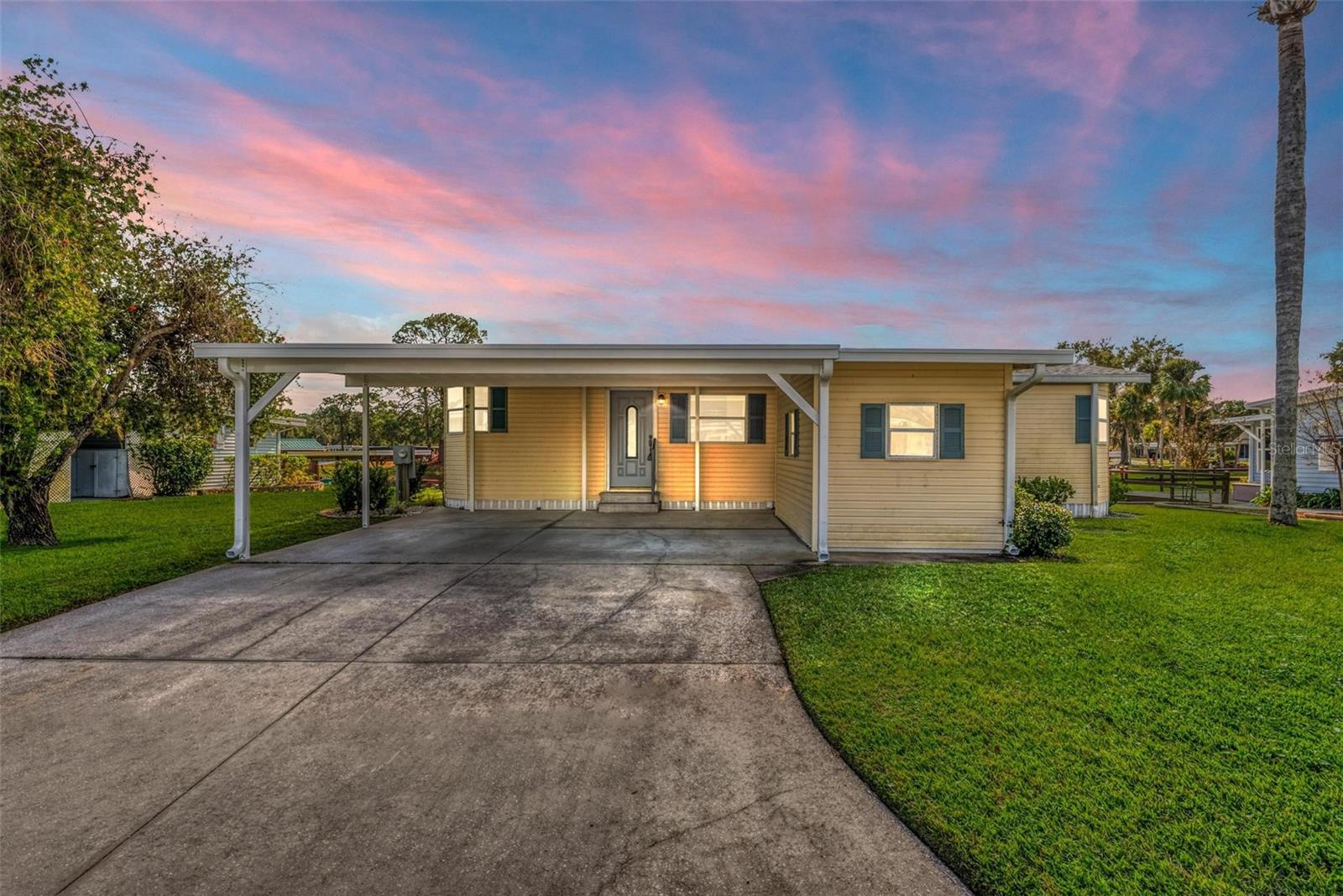 929 SUNSET CIR, TAVARES, FL, 32778