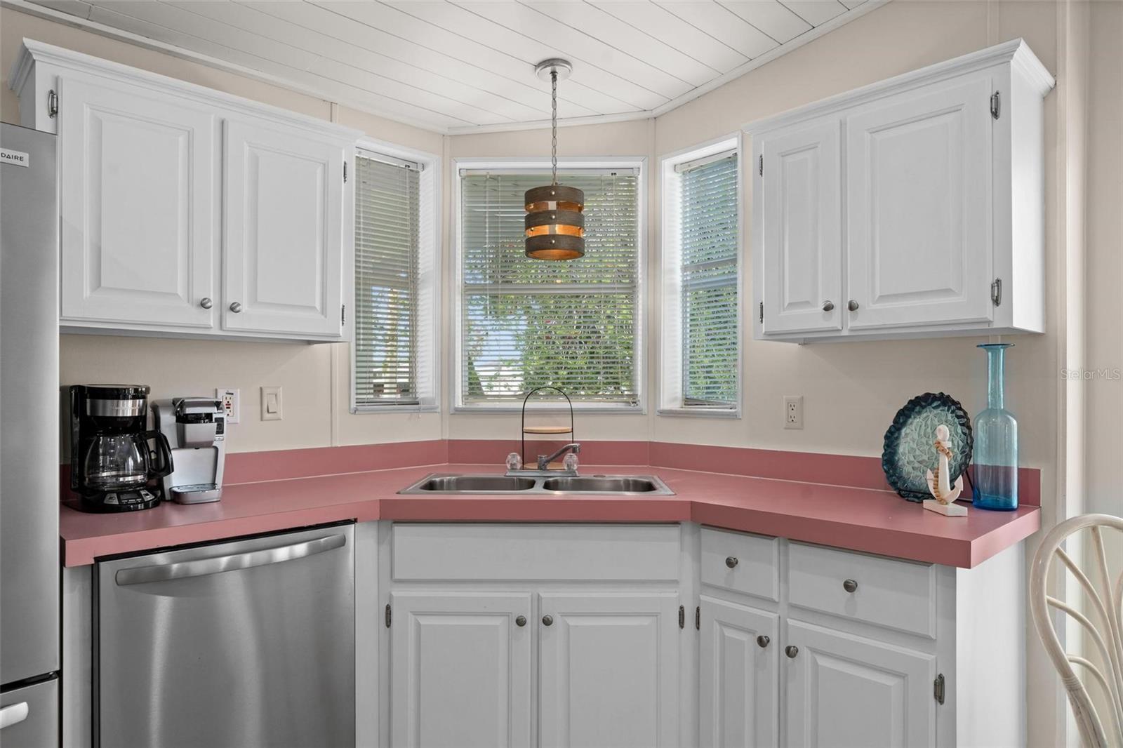 929 SUNSET CIR, TAVARES, FL, 32778