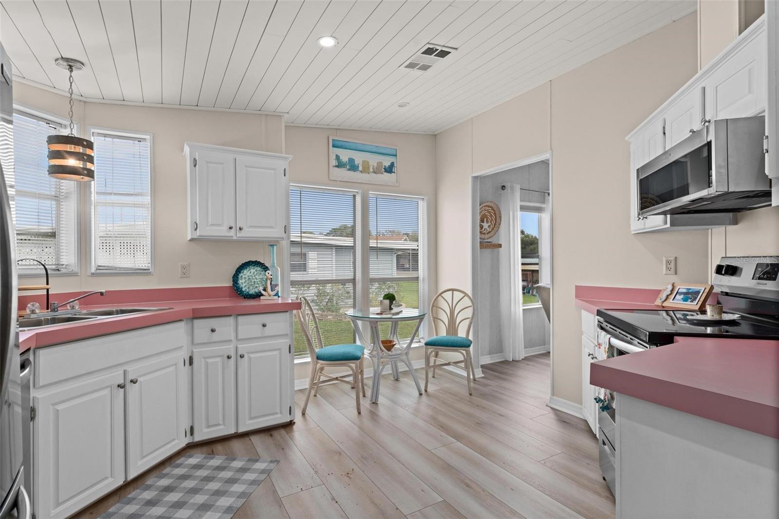 929 SUNSET CIR, TAVARES, FL, 32778