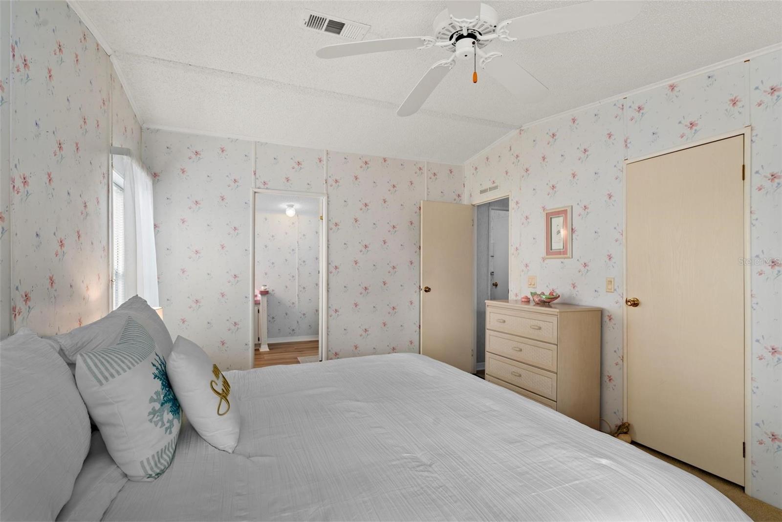 929 SUNSET CIR, TAVARES, FL, 32778