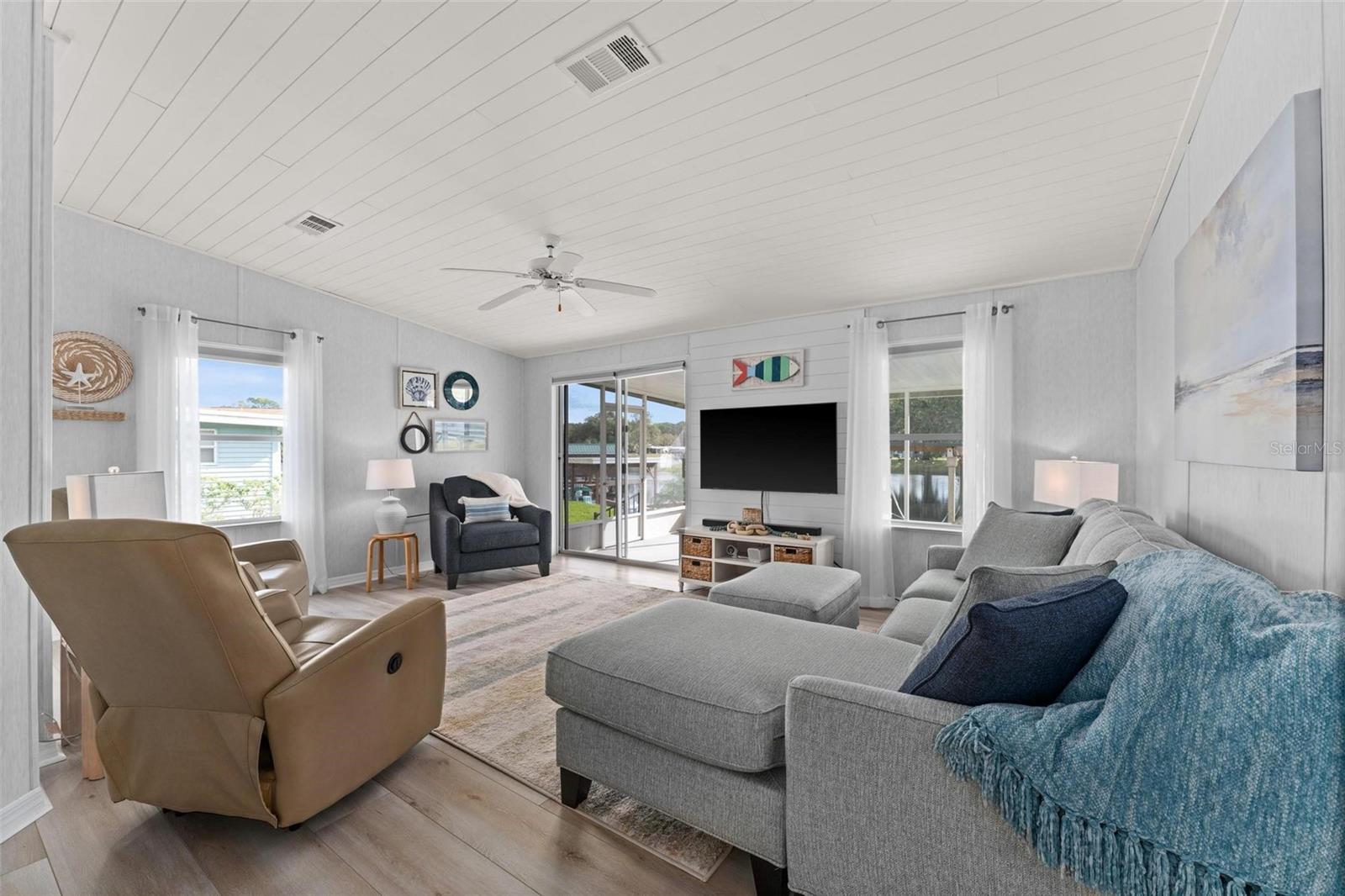 929 SUNSET CIR, TAVARES, FL, 32778
