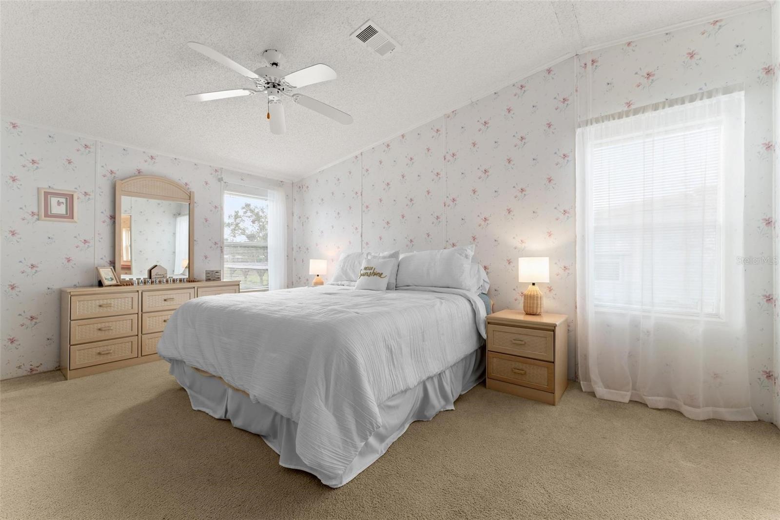 929 SUNSET CIR, TAVARES, FL, 32778