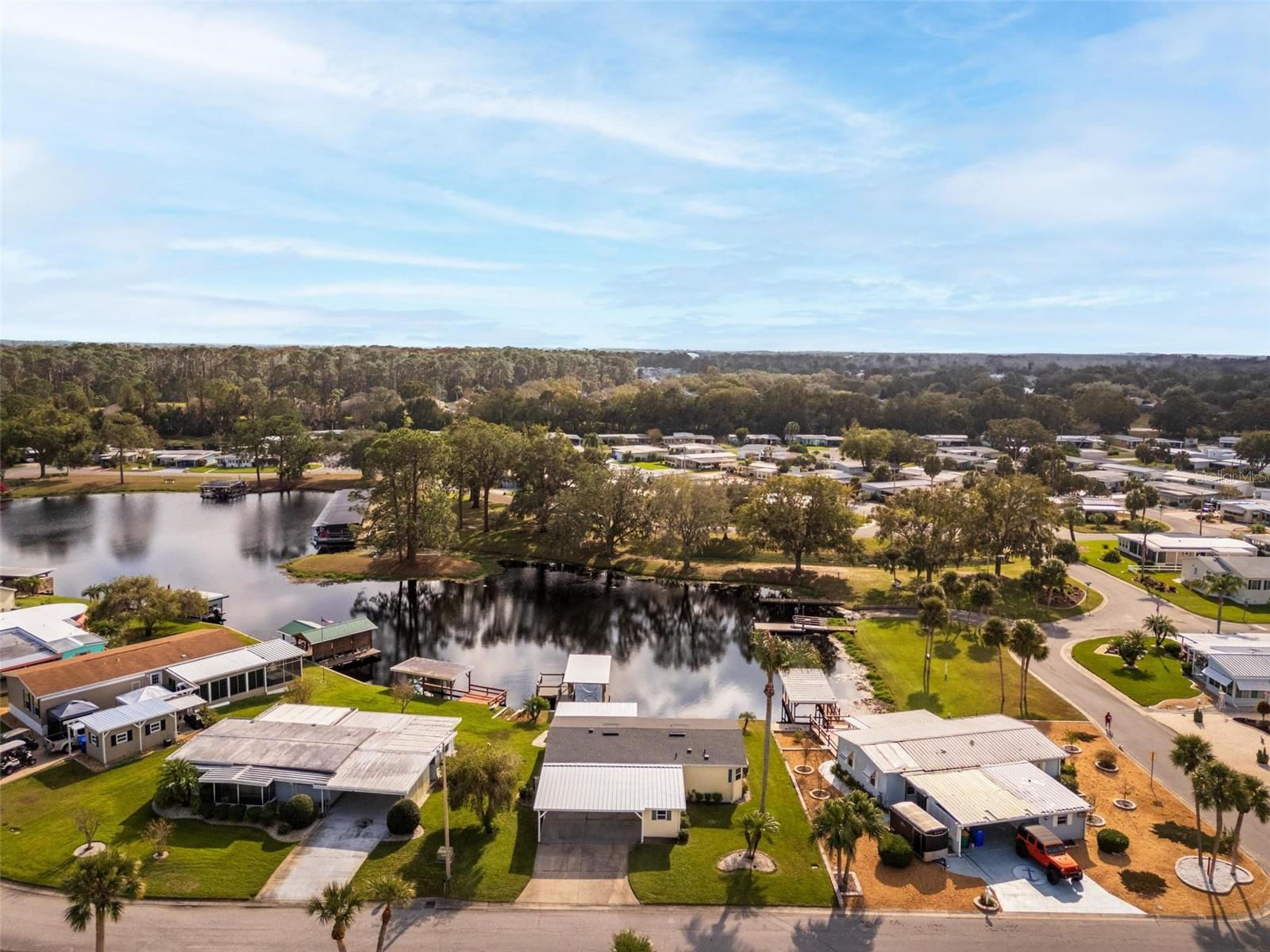 929 SUNSET CIR, TAVARES, FL, 32778