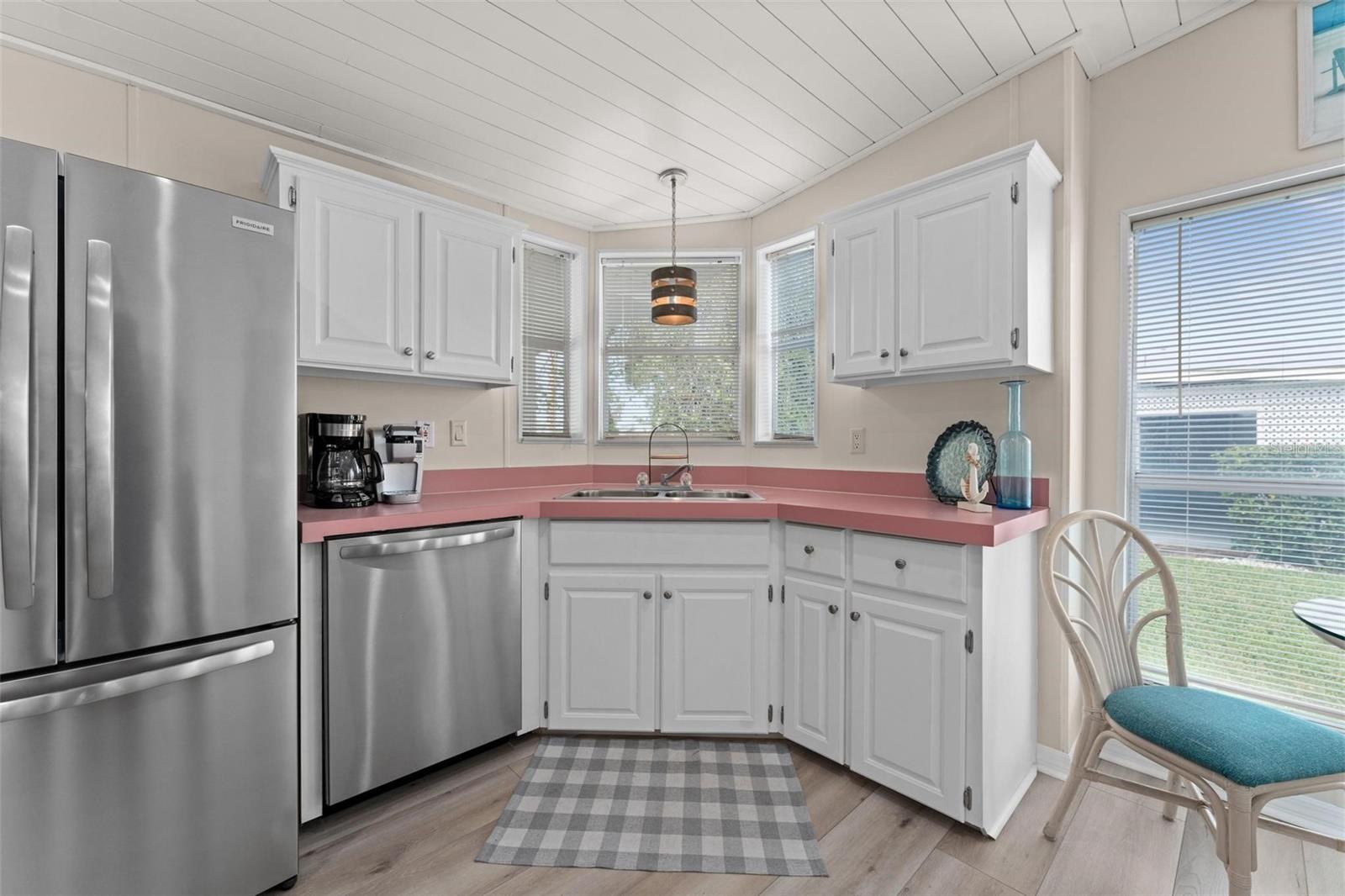 929 SUNSET CIR, TAVARES, FL, 32778