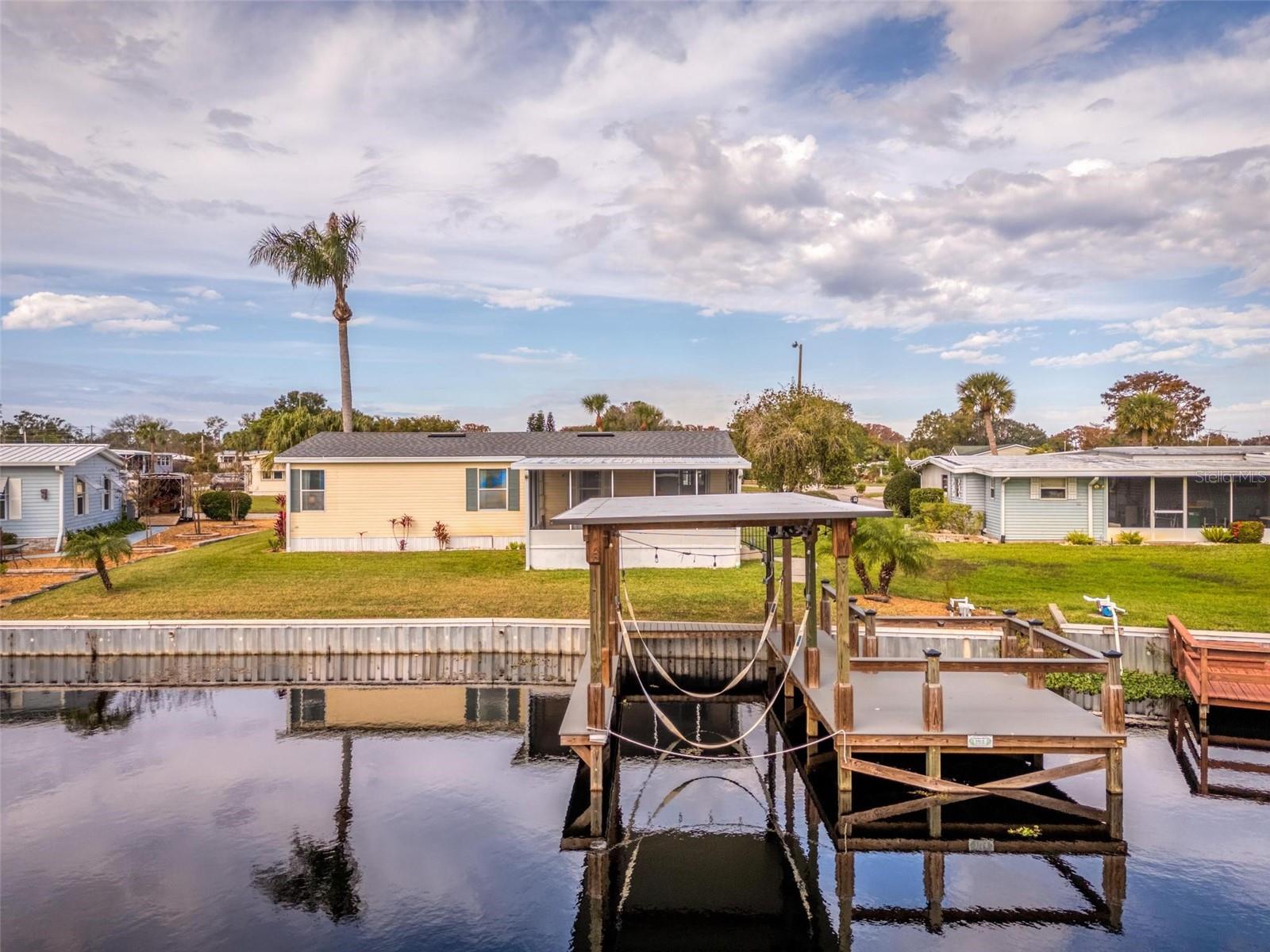 929 SUNSET CIR, TAVARES, FL, 32778