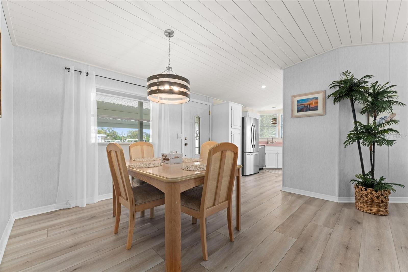 929 SUNSET CIR, TAVARES, FL, 32778