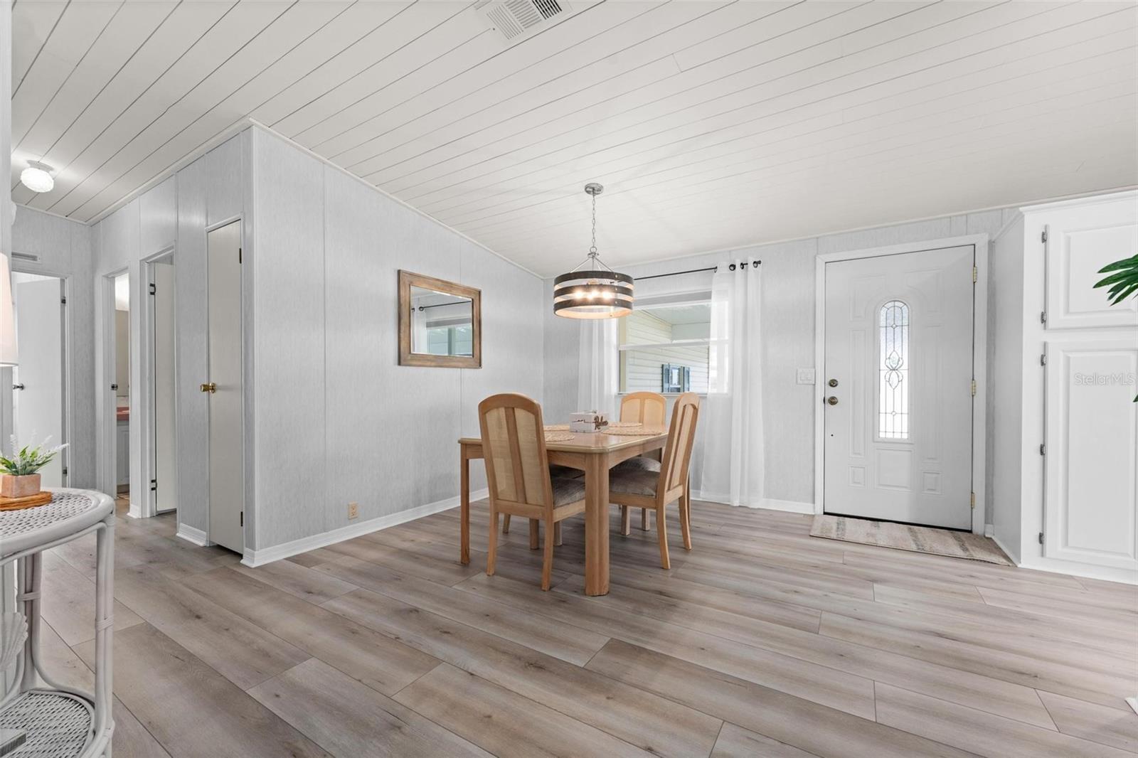 929 SUNSET CIR, TAVARES, FL, 32778