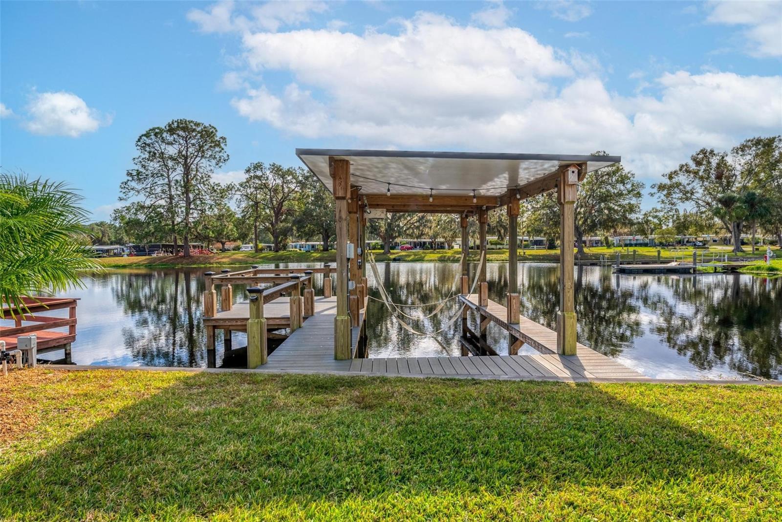 929 SUNSET CIR, TAVARES, FL, 32778