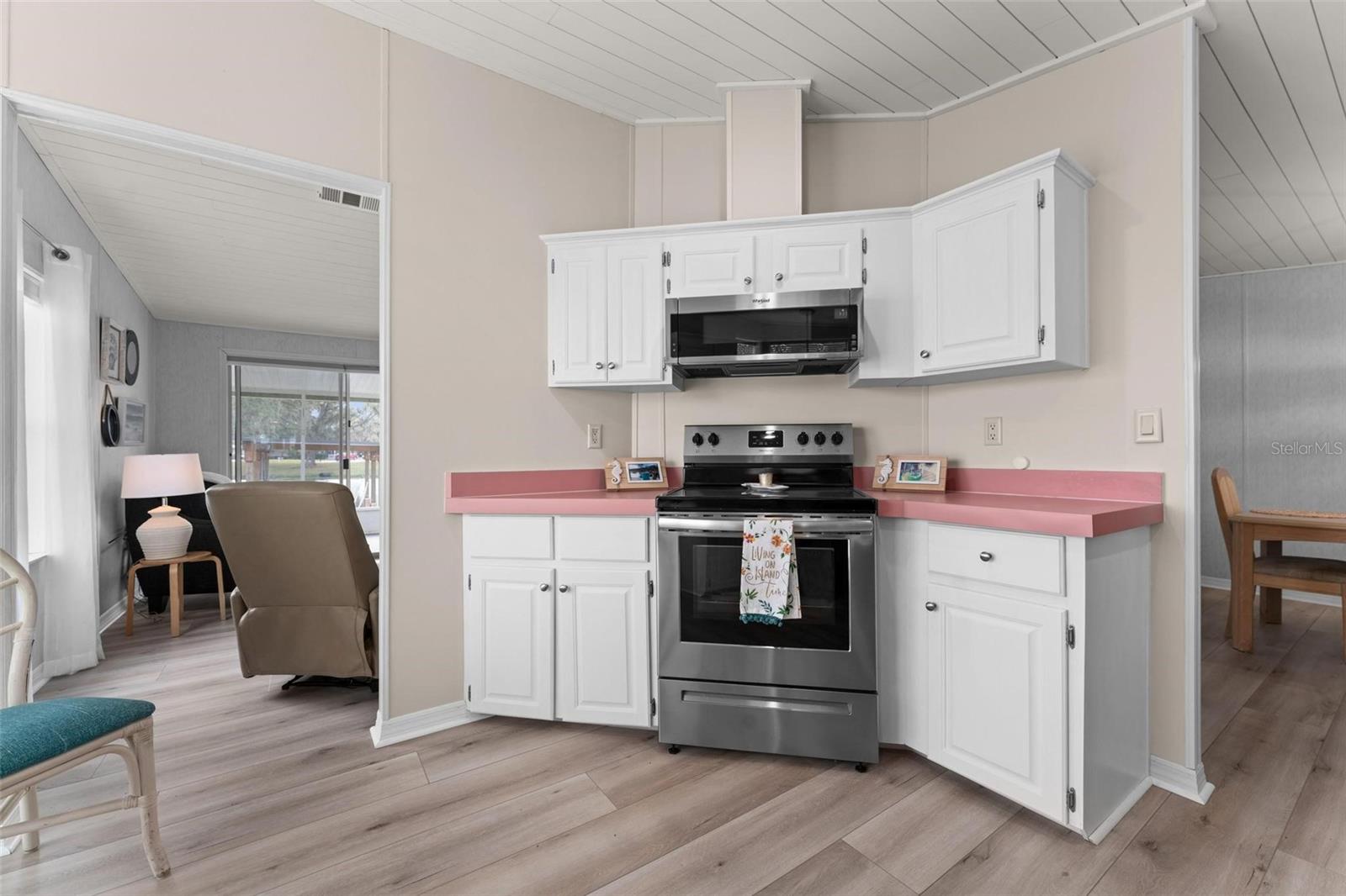 929 SUNSET CIR, TAVARES, FL, 32778