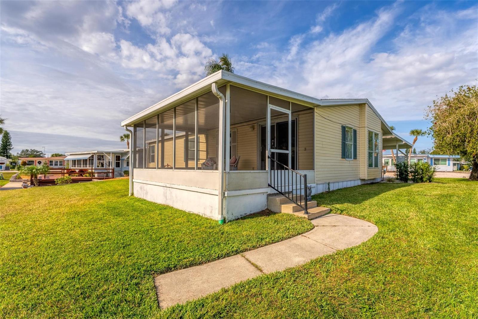 929 SUNSET CIR, TAVARES, FL, 32778