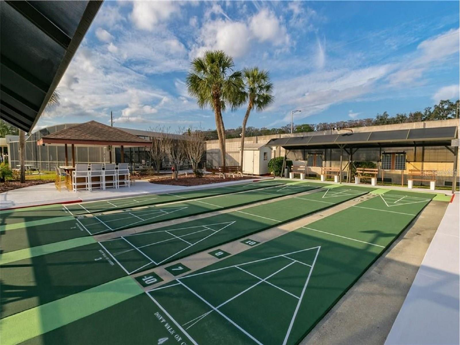 929 SUNSET CIR, TAVARES, FL, 32778