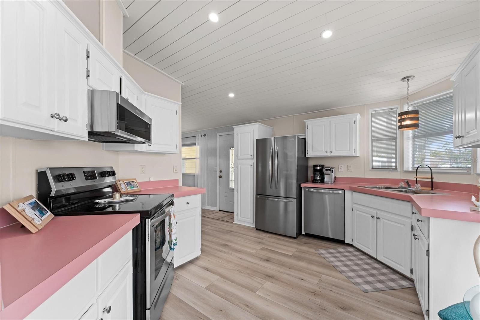 929 SUNSET CIR, TAVARES, FL, 32778