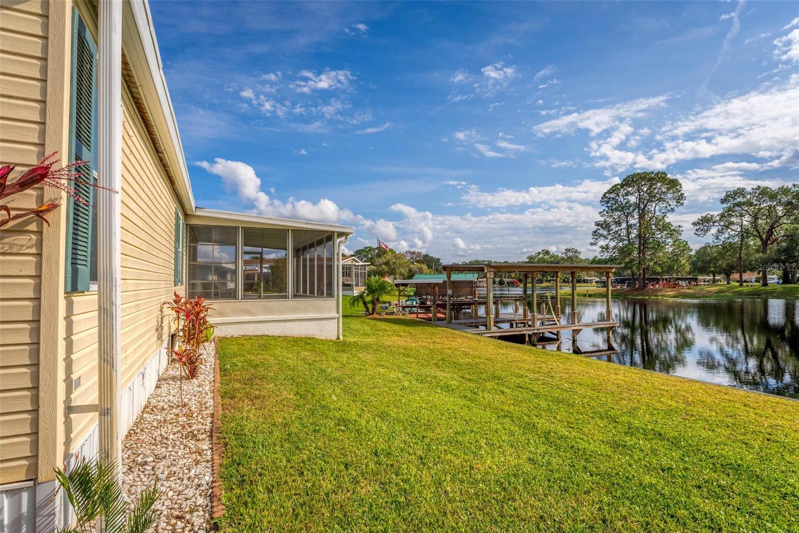 929 SUNSET CIR, TAVARES, FL, 32778