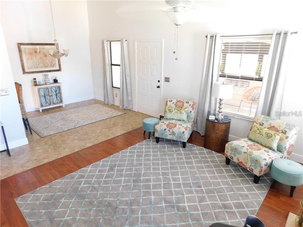 2930 S SEMORAN BLVD #406, ORLANDO, FL, 32822
