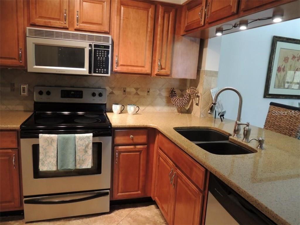 2930 S SEMORAN BLVD #406, ORLANDO, FL, 32822