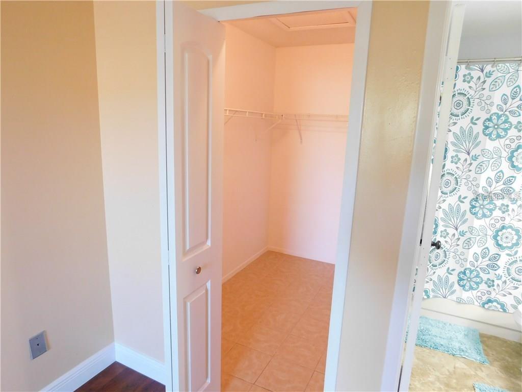 2930 S SEMORAN BLVD #406, ORLANDO, FL, 32822