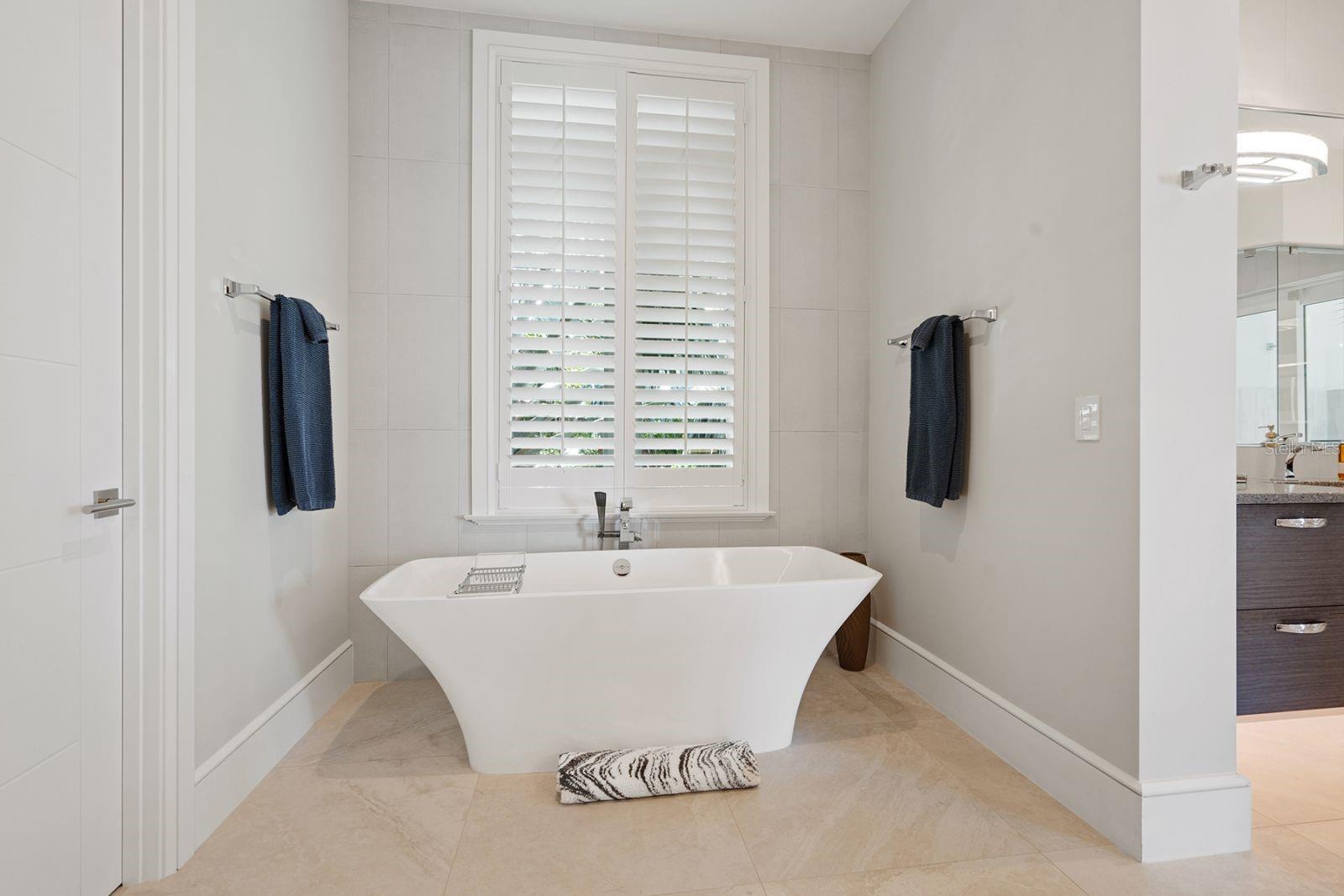 600 PUTTER LN, LONGBOAT KEY, FL, 34228