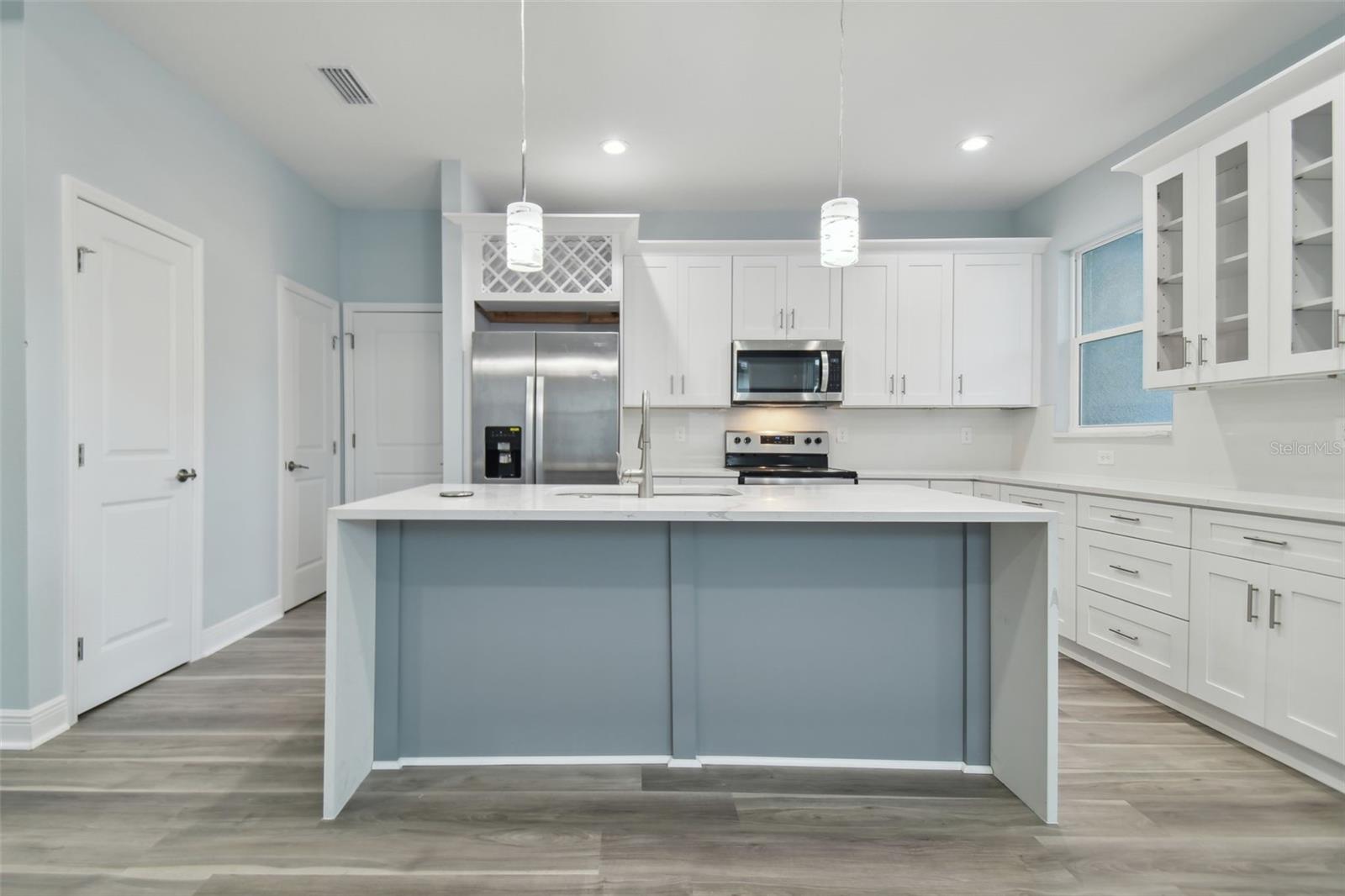 8306 N MARKS ST, TAMPA, FL, 33604