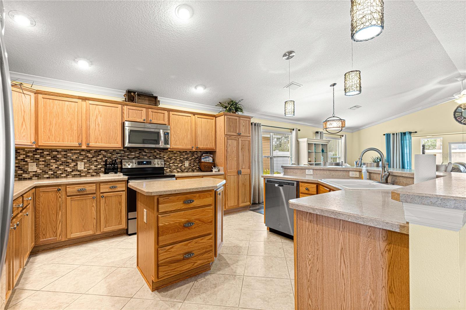 637 ARTEAGA WAY, THE VILLAGES, FL, 32162