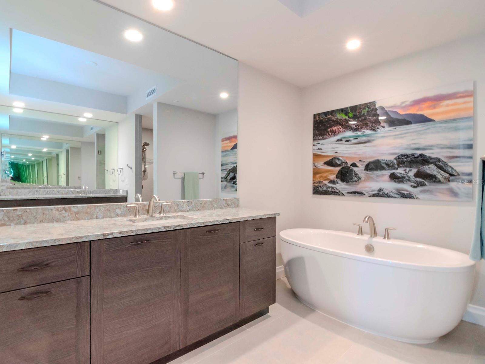 800 COLLANY RD #401, TIERRA VERDE, FL, 33715