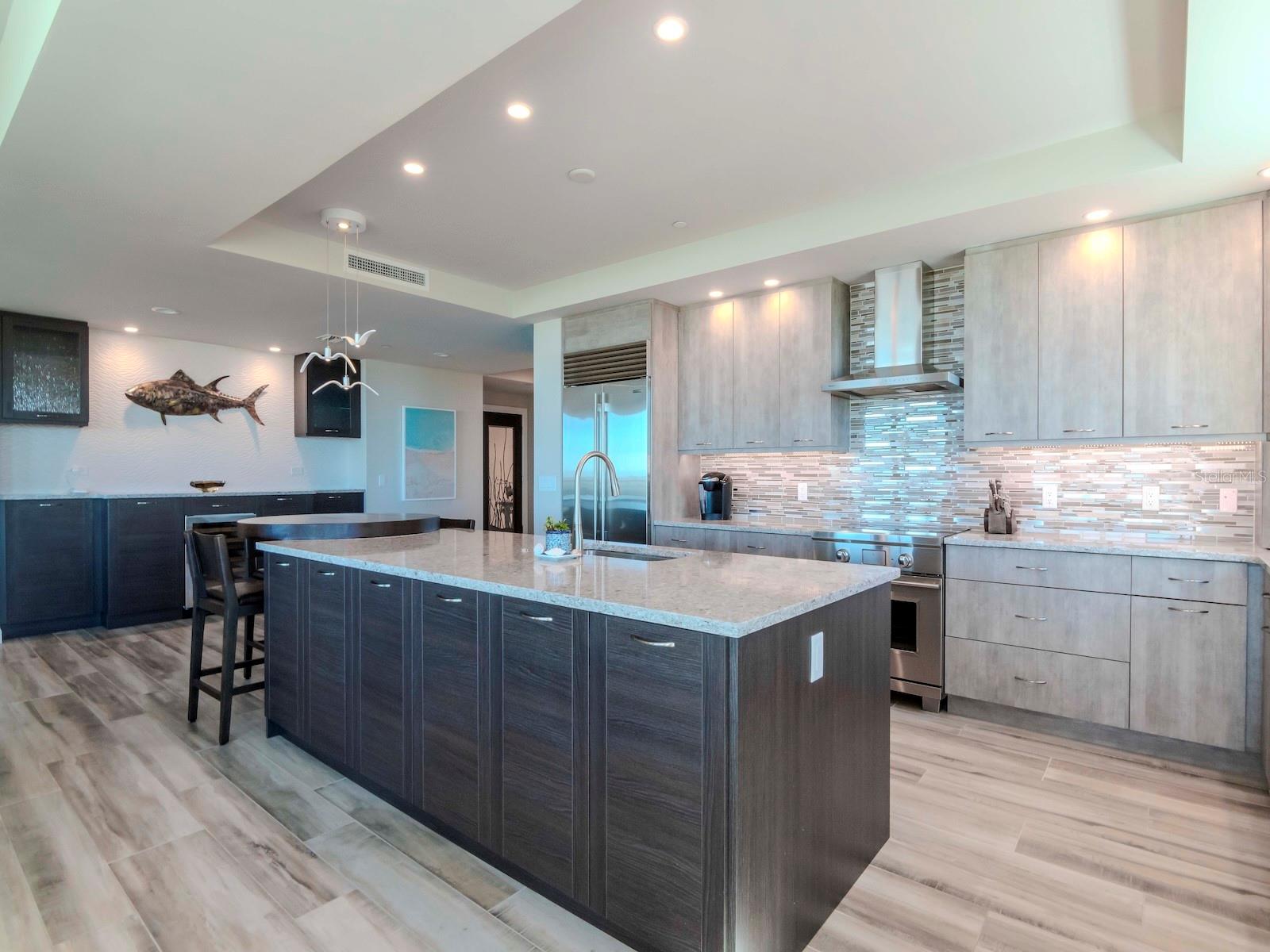 800 COLLANY RD #401, TIERRA VERDE, FL, 33715