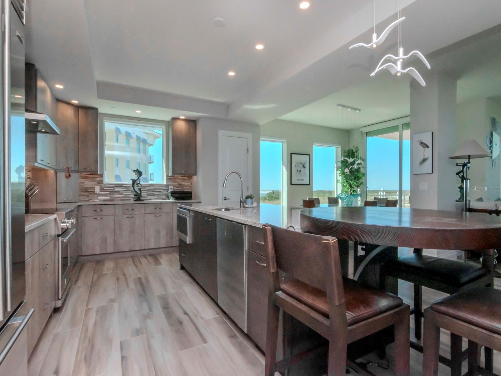 800 COLLANY RD #401, TIERRA VERDE, FL, 33715