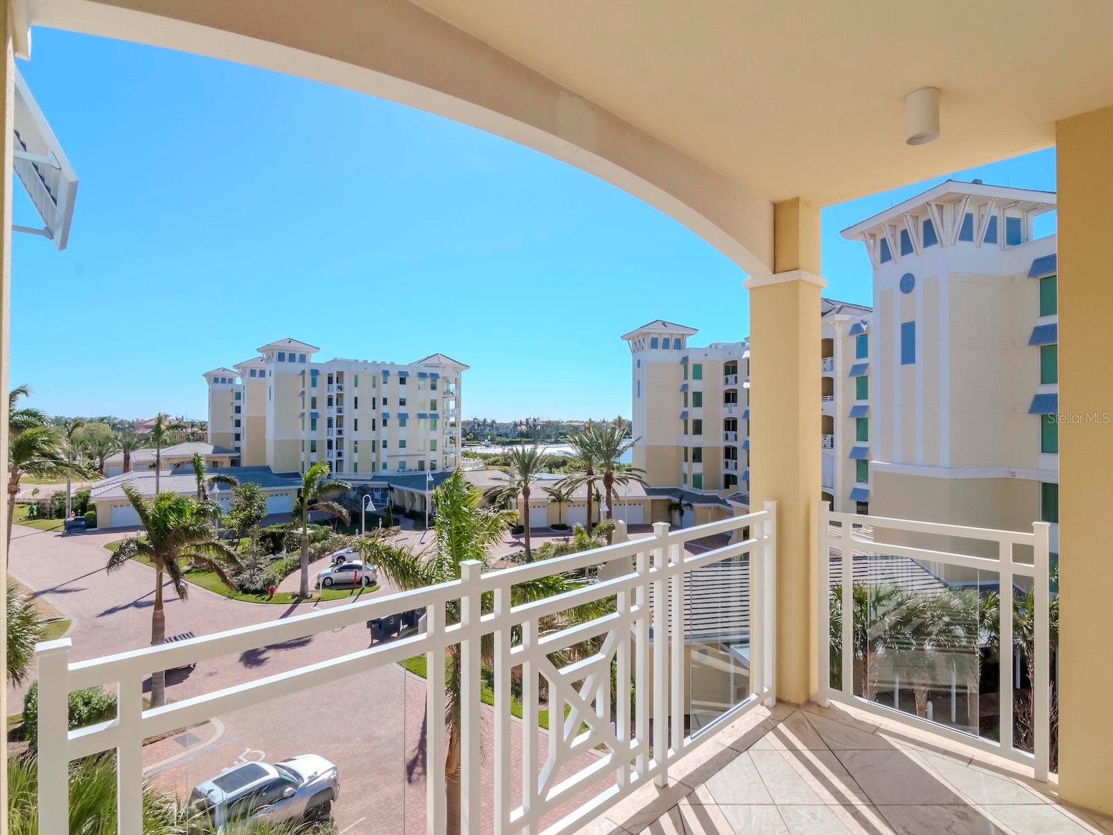 800 COLLANY RD #401, TIERRA VERDE, FL, 33715