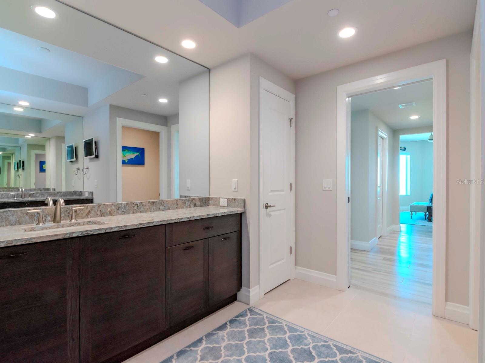 800 COLLANY RD #401, TIERRA VERDE, FL, 33715