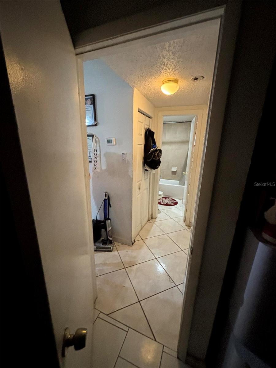 10011 N ANNETTE AVE, TAMPA, FL, 33612