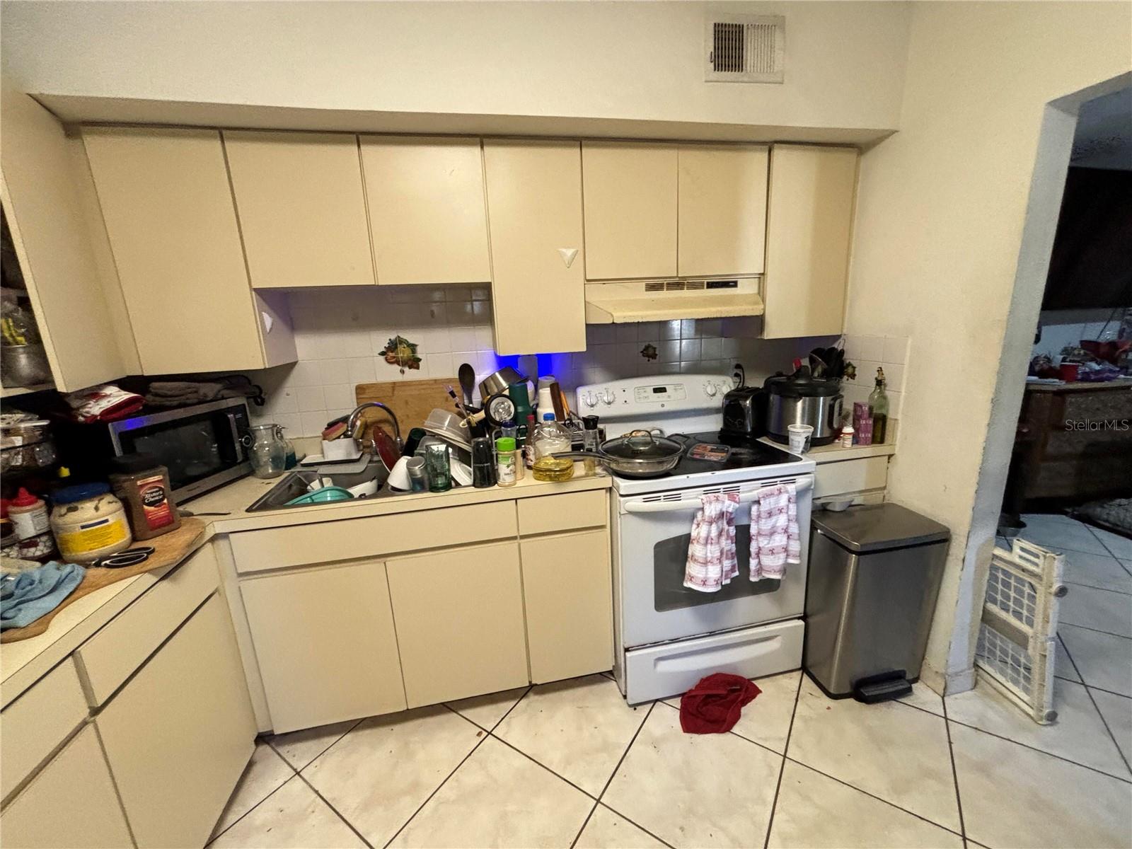 10011 N ANNETTE AVE, TAMPA, FL, 33612