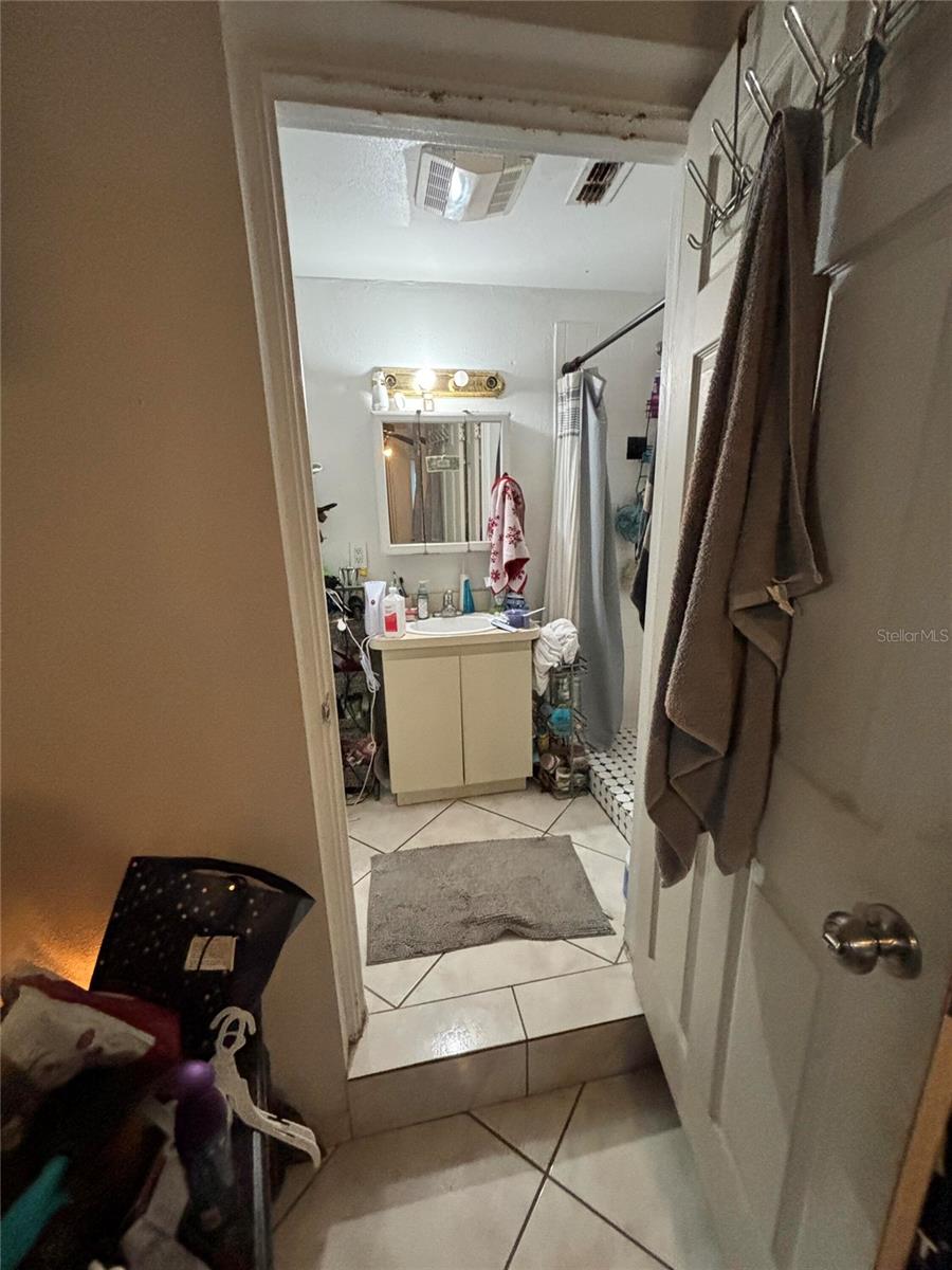 10011 N ANNETTE AVE, TAMPA, FL, 33612