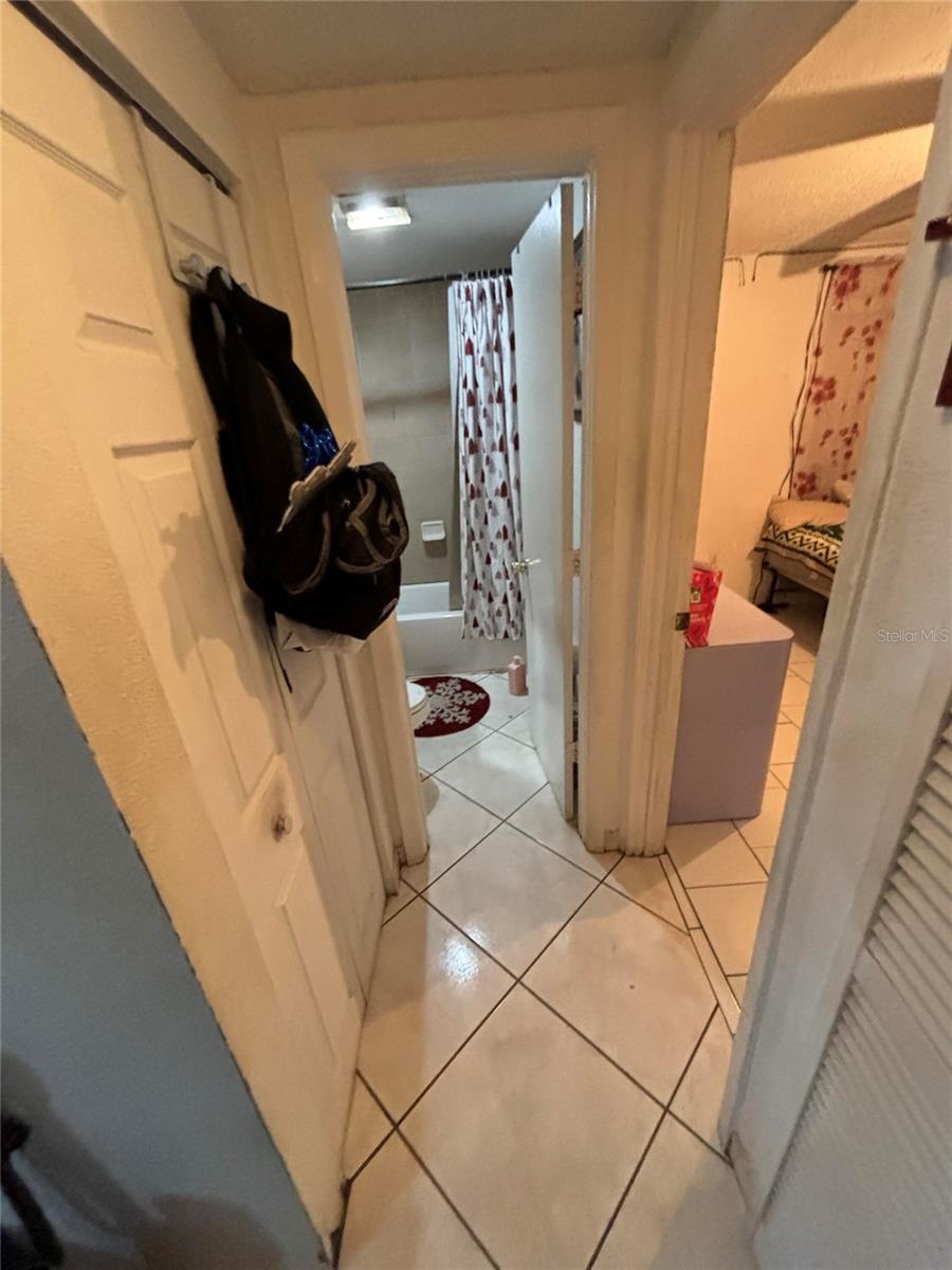 10011 N ANNETTE AVE, TAMPA, FL, 33612