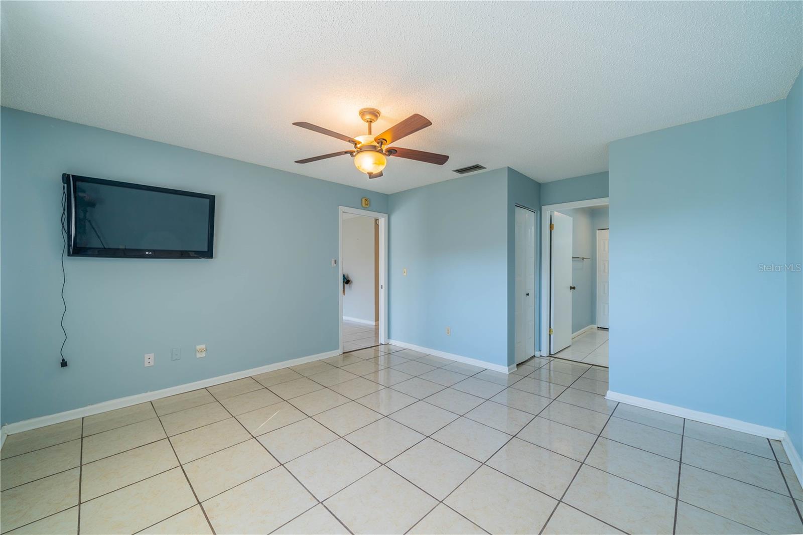 325 CLUB MANOR DR, SUN CITY CENTER, FL, 33573