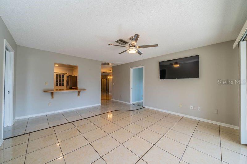 325 CLUB MANOR DR, SUN CITY CENTER, FL, 33573