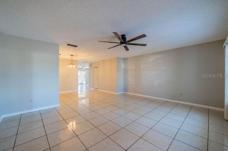 325 CLUB MANOR DR, SUN CITY CENTER, FL, 33573