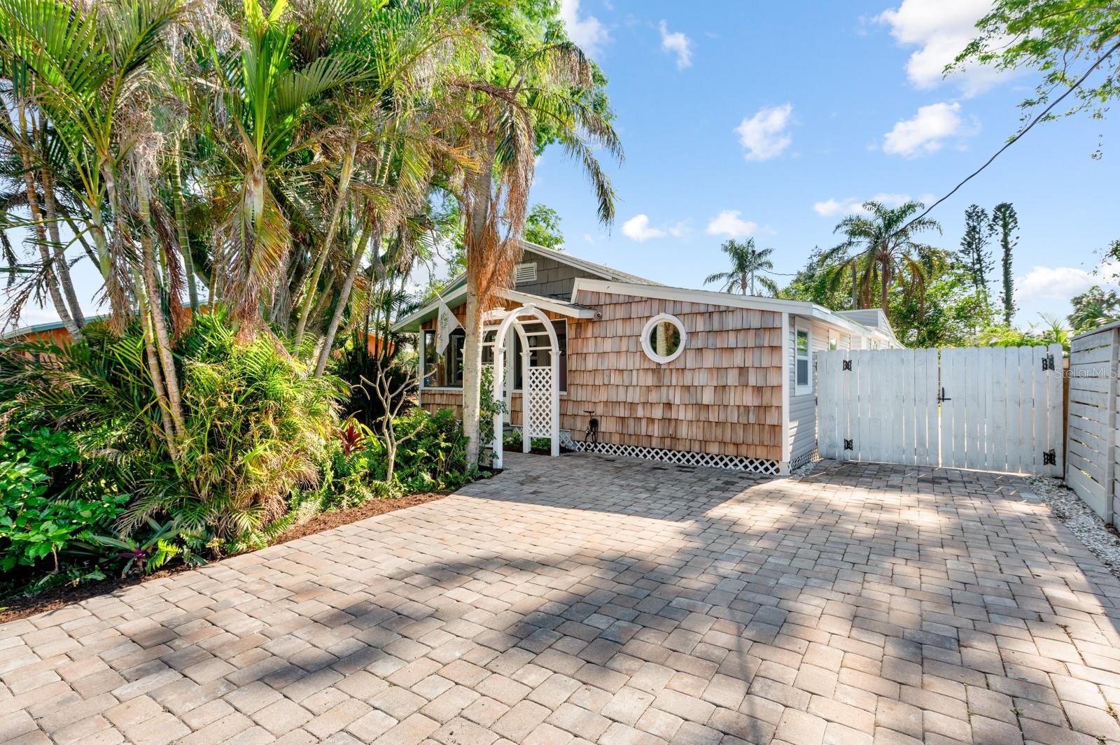 129 AVENIDA DE BAHIA, NOKOMIS, FL, 34275