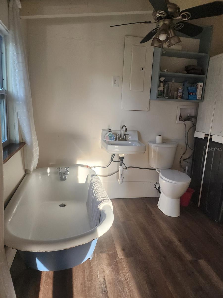 205 DELRAY AVE, FORT MYERS, FL, 33905