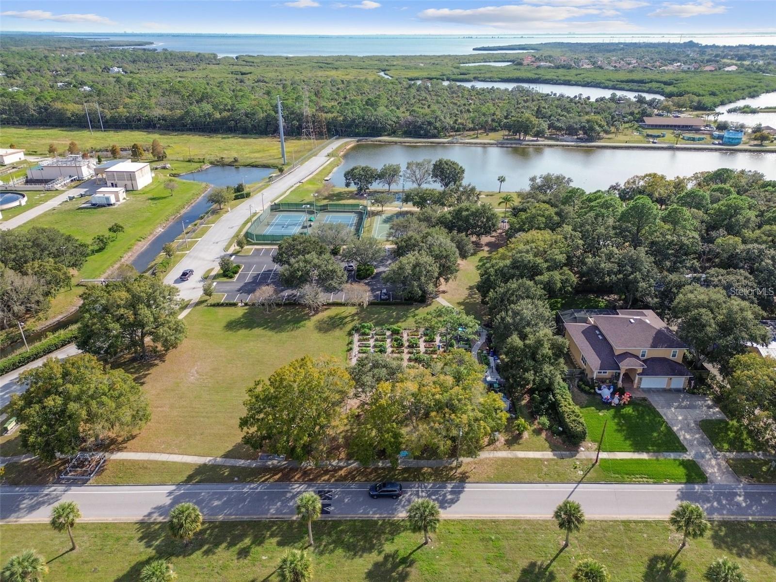 316 COUNTRY CLUB DR, OLDSMAR, FL, 34677