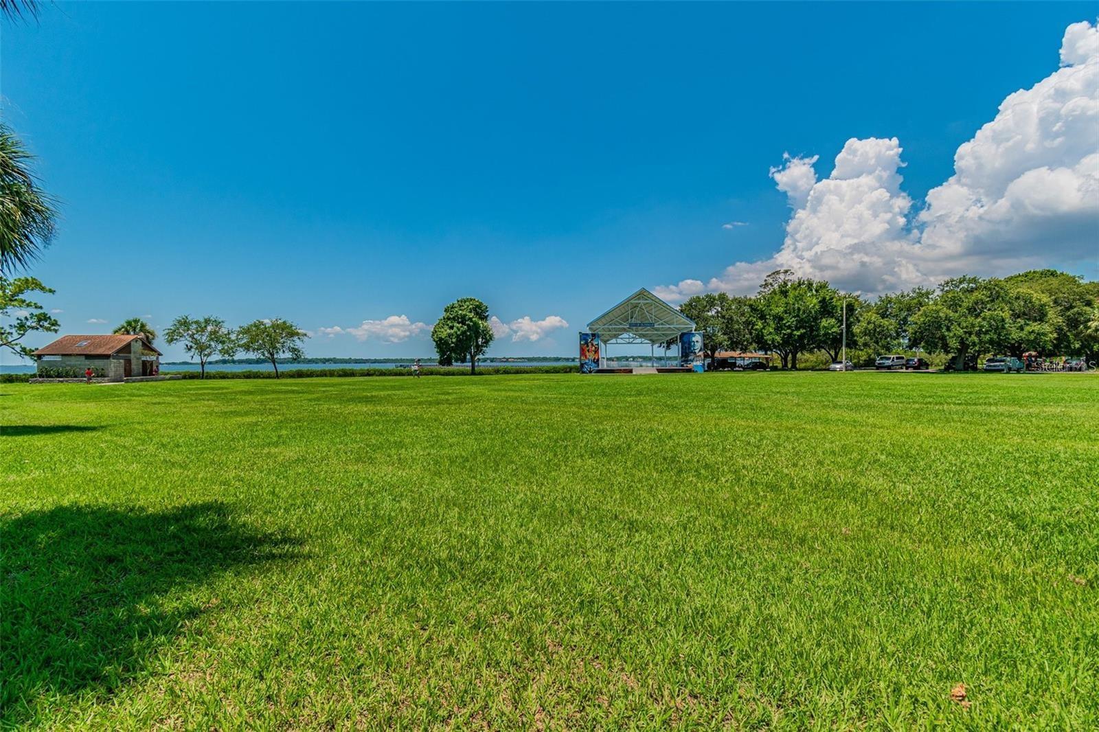 316 COUNTRY CLUB DR, OLDSMAR, FL, 34677